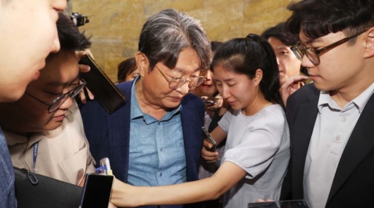 <b>조국 사면 논의</b> 터졌다…차명주식·광복절 축제까지 이번 주... 