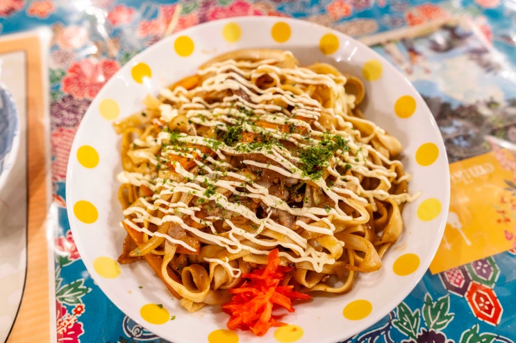  오키나와 북부 세소코섬 맛집: 전통 음악과 함께하는 이자카야 島唄ライブ OR I ON 瀬底食品 by 석영작가