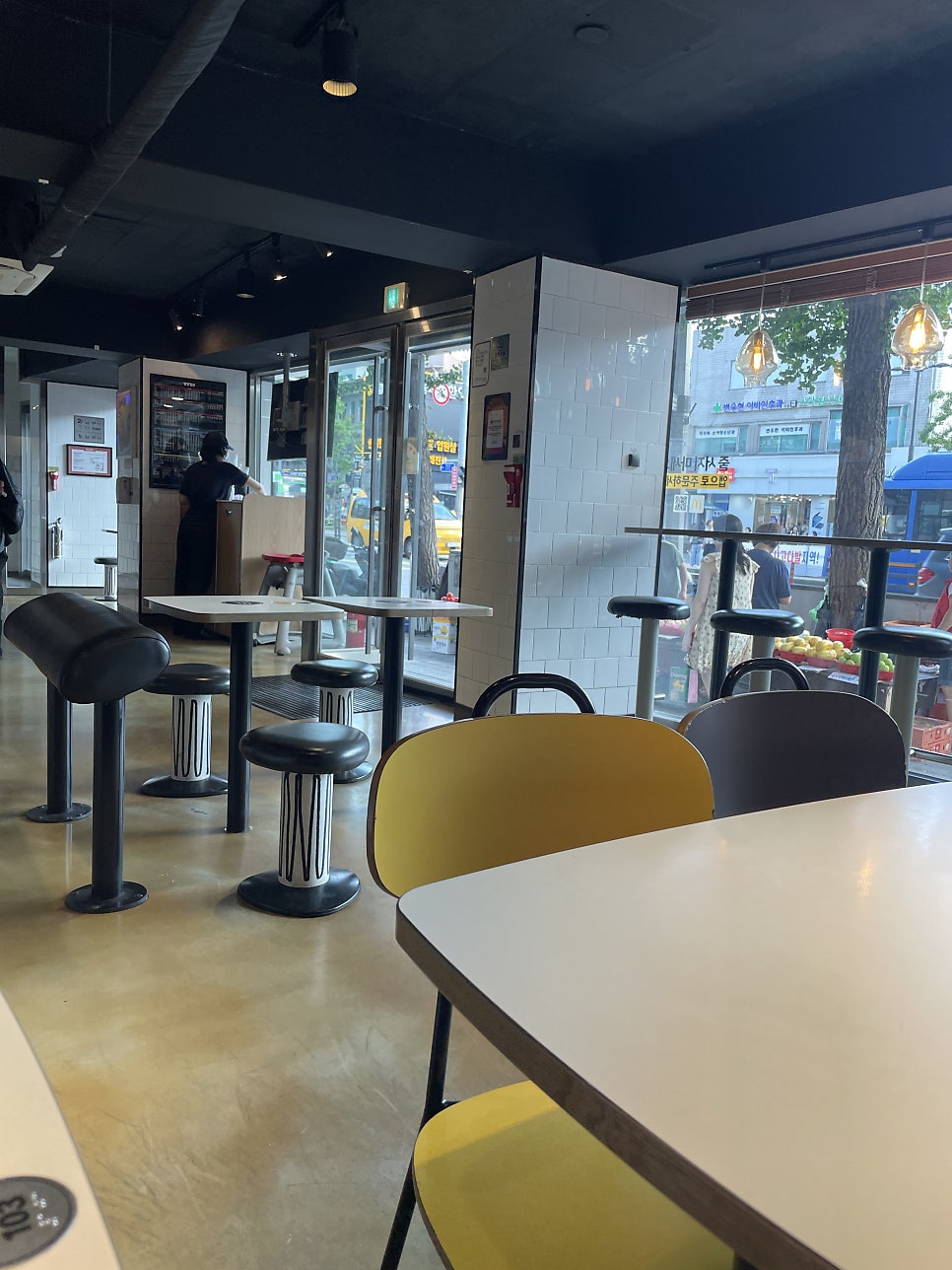 맥도날드 홍제역점 사진 2