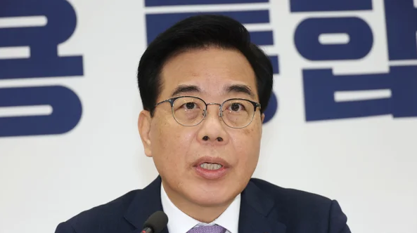 ‘<b>이춘석</b> 게이트’ <b>특검</b> 요구! <b>국민의힘</b> 송언석, 민주당... 