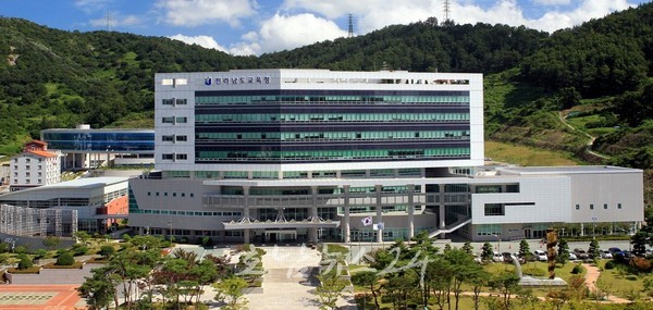 전남도교육청 공무원 점심시간은 11시 40분부터..민원실은 점심시간 휴무 실시..행정편의주의 발상