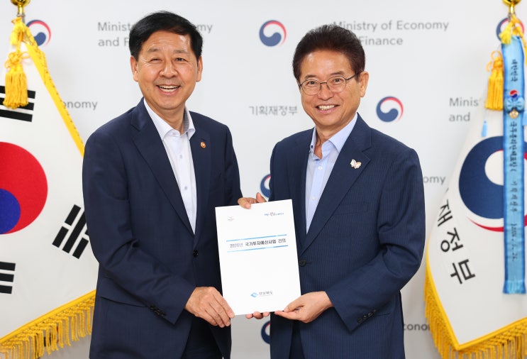 <b>이철우 경북</b>도<b>지사</b>... “<b>경북</b> 4대 전략사업, 국가적 <b>지원</b> 필요”