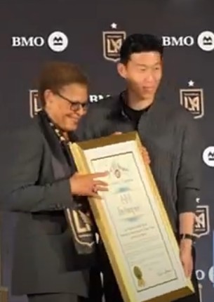 하원의원까지 총출동 [<b>손흥민</b> LAFC 입단식 + 미국 <b>명예 시민</b>증]