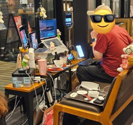  스타벅스, 카공족 제지에 나섰다! 멀티탭·칸막이 사용 금지! 왜 이런 결정을?