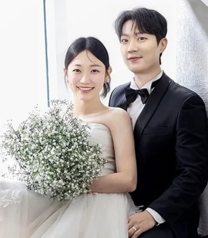 <b>냥육권전쟁</b> 윤두준<b>김슬기</b>, 17일 결혼 발표