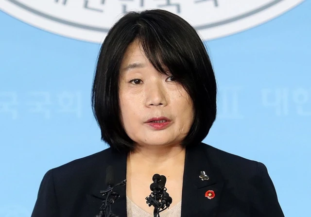 정치의 파장: <b>윤미향 사면 논란</b>과 이재명 정부의 선택
