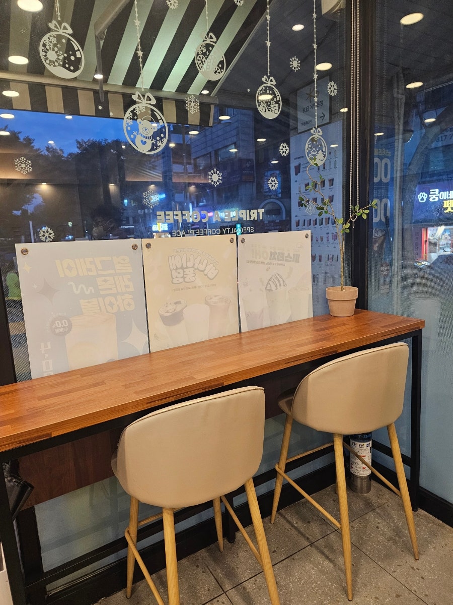 트리플에이커피 연수대동월드점 사진 4