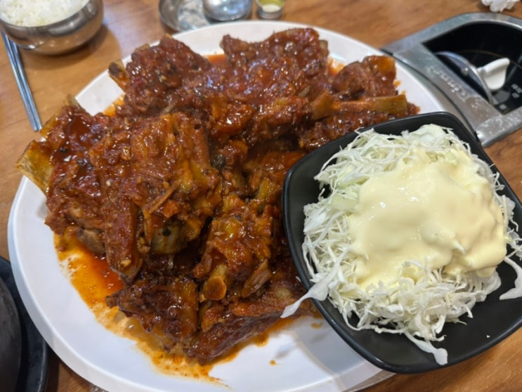  [을지로입구] 매콤한 뼈숯불구이가 야무진 신동궁감자탕 명동직영점 후기