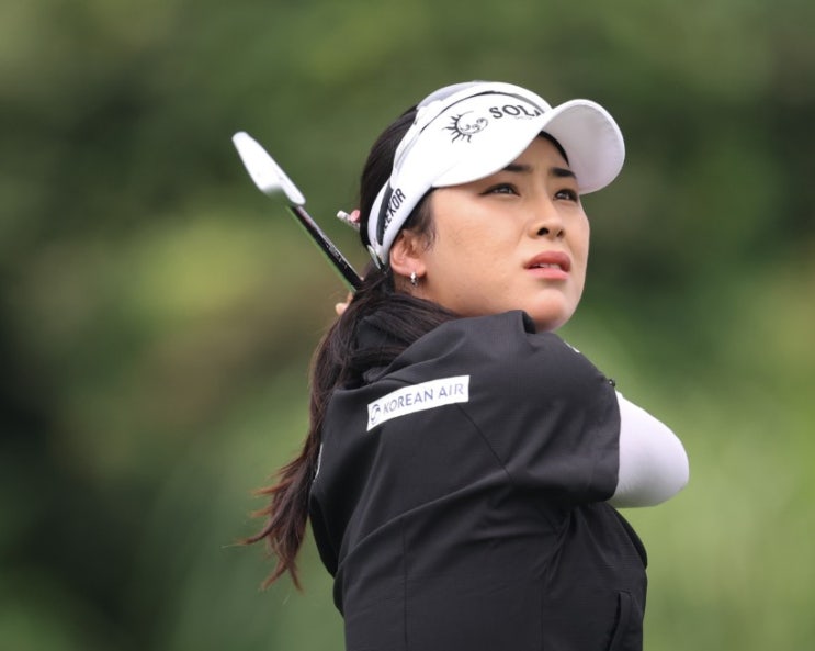 KLPGA 제주<b>삼다수 마스터스</b> 2라운드 진격의 <b>윤이나</b> <b>선두</b>... 