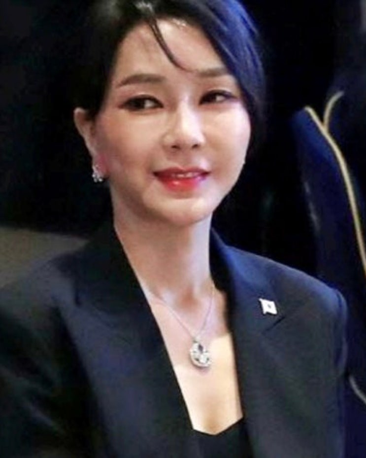  김건희 반클리프 앤 아펠 목걸이, 착용 상황·가격·가품 논란 정리