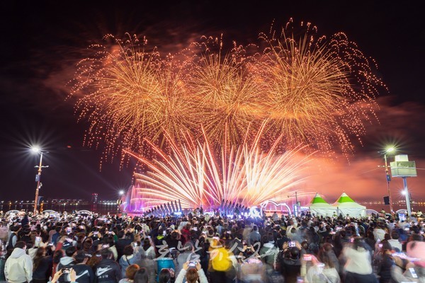  2025 목포해상W쇼 4회차 공연 개최…‘불타는 트롯 IN 목포’ 개최