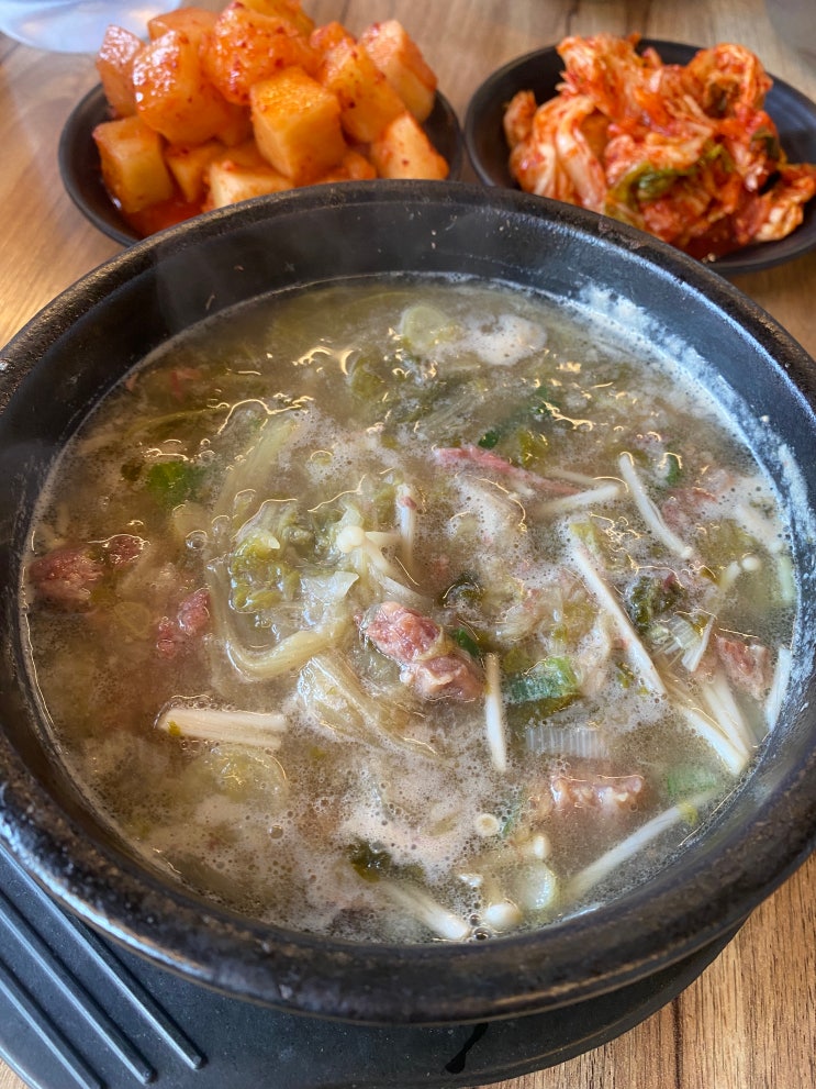  유치회관 45년 전통 해장국과 수육의 추억