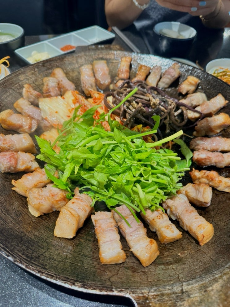  광양 중마동 구워주는 삼겹살 맛집 - 솥고집
