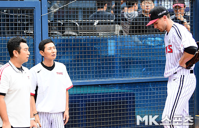 외인 <b>톨허스트</b>, 염경엽 감독과의 특급 케미! 드디어 <b>KBO</b> <b>데뷔</b>?... 
