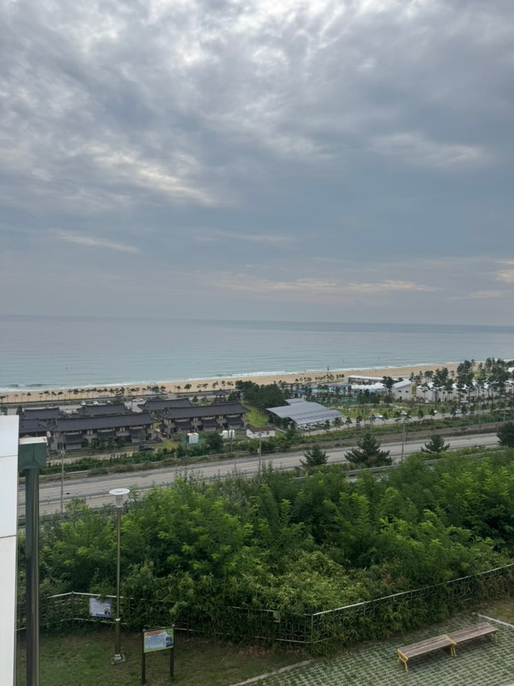 시원한 동해바다를 한눈에 볼 수 있는 바다뷰 전망대 ' 동해휴게소'