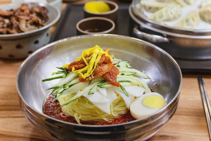  불국사밀면 경주점, 전통 밀면과 연탄불고기로 즐기는 경주 대릉원 맛집