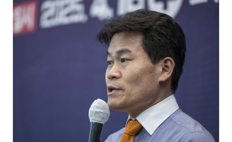 국민의힘은 누가 상대인지도 몰라. <b>전한길</b>이냐? 이재명 정권이냐