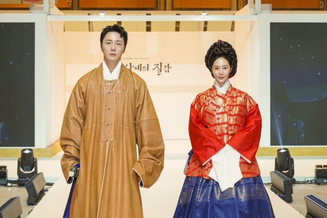 정일우, 유리와 패션쇼 피날레 완벽 한복 자태, 무대 위 한국미의 정점