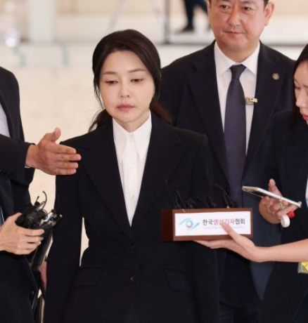 <b>김건희 구속영장 심사</b> D-2…특검, 윤석열 전 대통령 체포 두 번... 