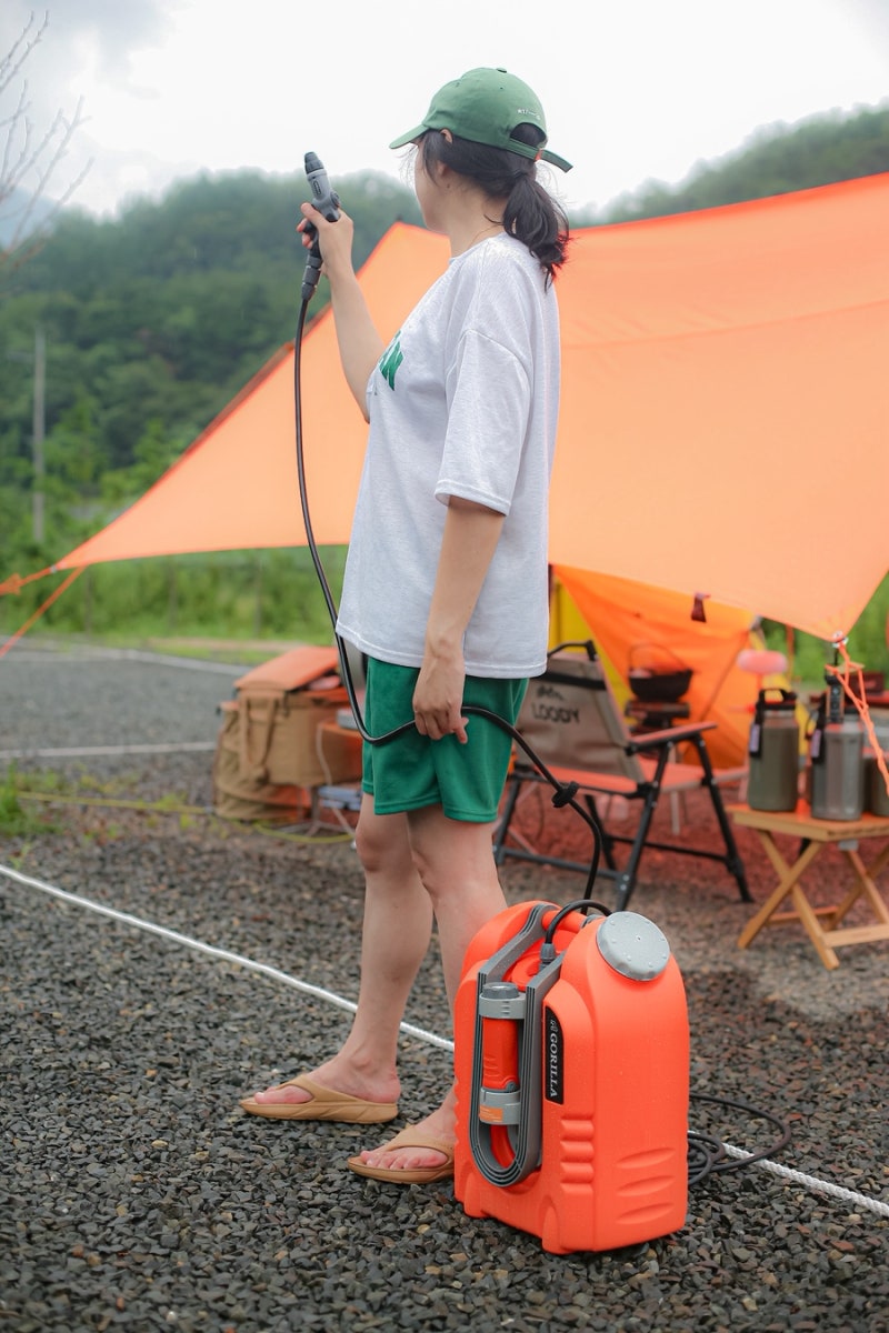 캠핑의 신세계를 여는 필수템! 고릴라 휴대용 캠핑 샤워기