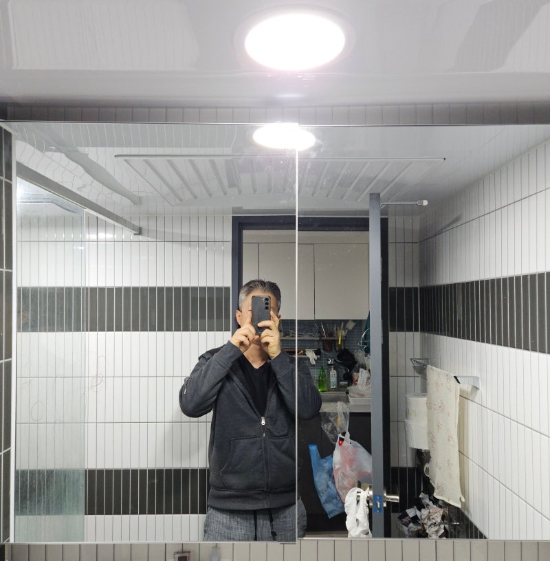 화장실 거울 수납장 교체 필요한 경우