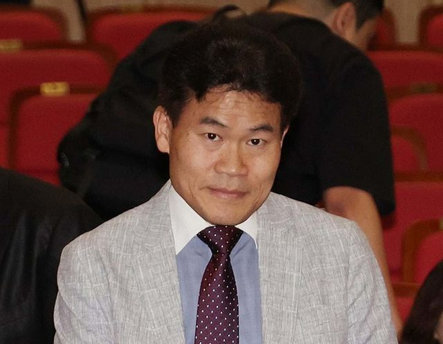  '전한길 블랙홀'에 빠져 허우적거리는 국민의힘