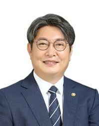 <b>이춘석</b>, 국회서 <b>주식</b> 몰래 팔았다?｜폰 사진·<b>보좌관 차명</b>계좌... 