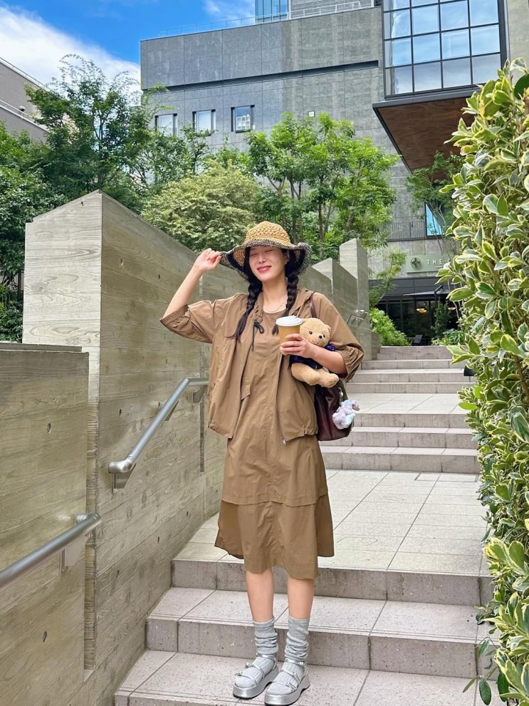  지금 밤부터 입기 좋은 여성 경량 바람막이 자켓! 베이지색 셋업 조합에 딱인 베스띠벨리 여자 후드점퍼 w. 임수향