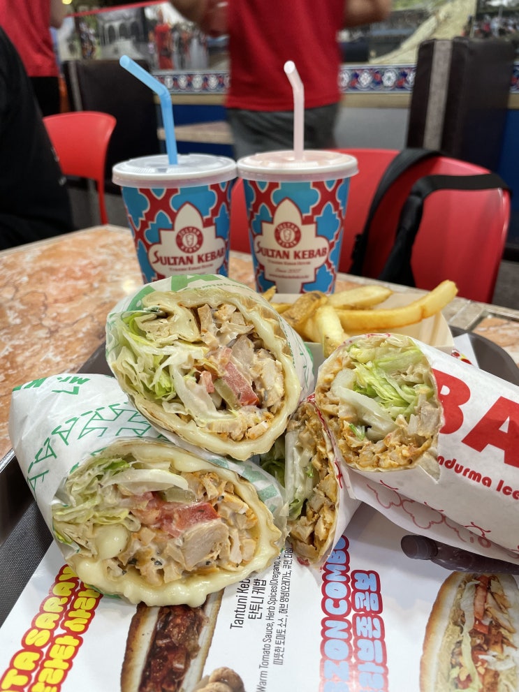  [이태원 맛집] 치즈가 쭉쭉 늘어나는 케밥? 이태원그릴치즈케밥이 매력적인 "미스터 케밥"