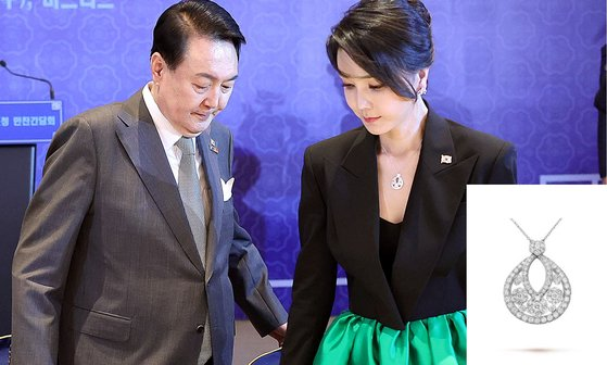 [속보] <b>김건희</b> 여사 <b>목걸이</b>, <b>건설</b>사 상납 의혹? <b>서희건설</b> 빌딩... 