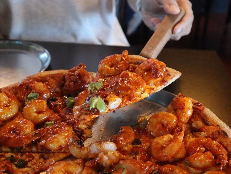  연남동 맛집 홍대 피자 백스트리트피자 연남점 (쉬림프피자의 양에 놀람)