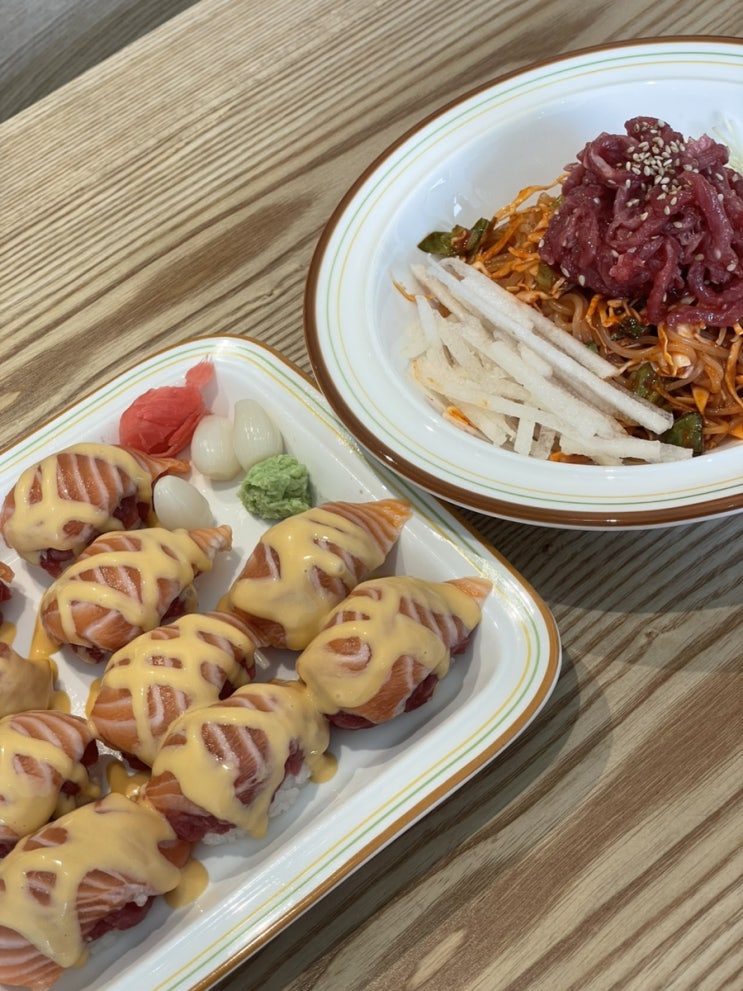  망포역육회 하면 육회바른연어 망포센터점, 육회쫄면 육회연어초밥 수원 초밥 맛집