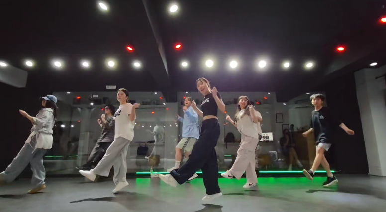 BLACKPINK - JUMP