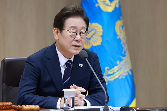 <b>이재명</b> 대통령 국정<b>지지율</b> 56.5%…취임 이후 <b>최저치</b> 기록