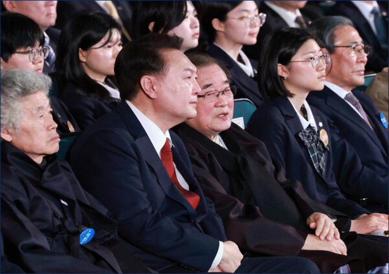 윤석열 부친 2주기, “아들도 며느리도 못 온 묘소”에 이철우 교수 참배