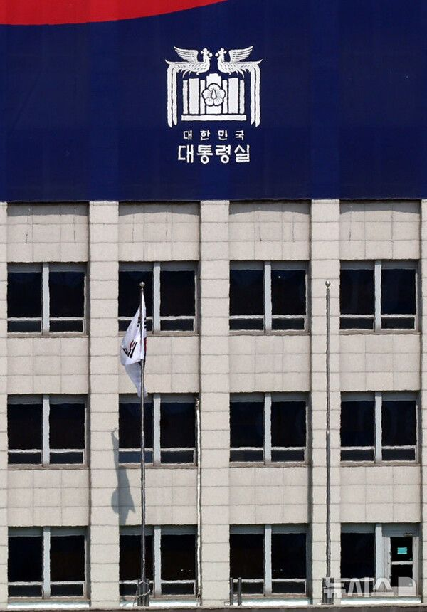  尹 대통령실 'SOS 문자' 논란에 신혜식 "휴대전화 제출할 것"