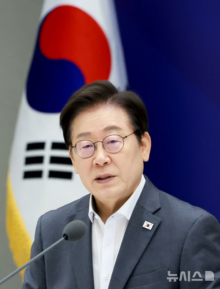 [속보] <b>이재명</b> 대통령, <b>베트남</b>과 핵심 <b>협력 강화</b>! K-9 자주포... 