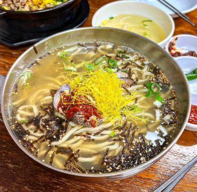  군산 장미칼국수 – 군산의 따뜻한 한 그릇 , 오랜 시간 군산 사람들의 속을 든든하게 채워준 로컬