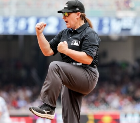  [MLB] 150년 역사 바꾼 젠 파월…첫 여성 심판의 도전과 의미