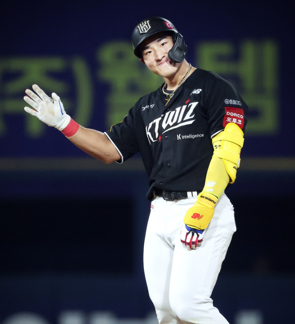 'OPS 1.257' KT 위즈 <b>안현민</b>, 폰세 제치고 <b>7월</b> KBO 월간 <b>MVP</b>... 