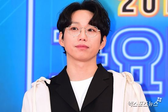 <b>십센치</b>, 박보검 후임 됐다…'<b>더 시즌즈</b>' 차기 MC '깜짝 스포... 