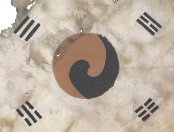 광복 80주년, 항일의 빛을 만나다.. 진관사 태극기와 <b>안중근 유묵</b> 첫 ....