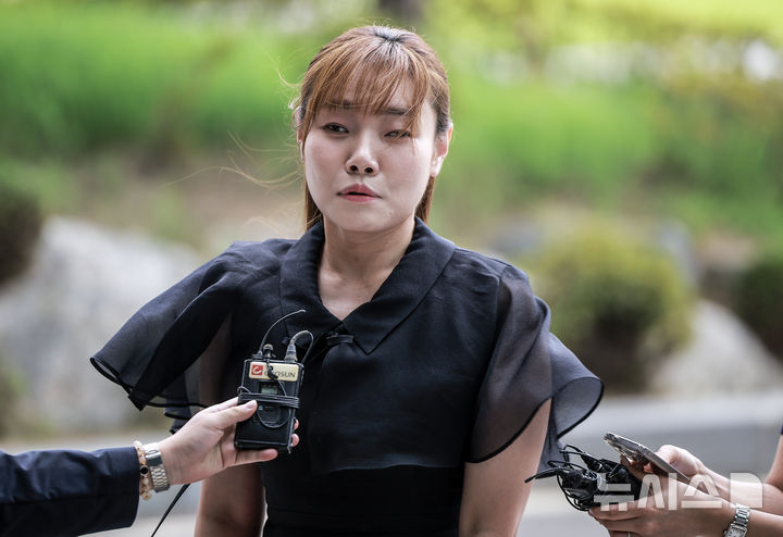 [속보] <b>김예지</b> 의원, '내란 음모' 특검 전격 소환!  무슨 일이?!