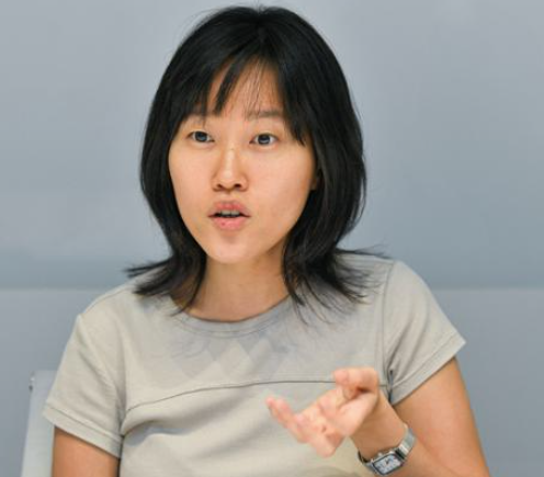  [원소윤] ‘고학력 농담’으로 화제, 첫 장편소설 ‘꽤 낙천적인 아이’ 출간 