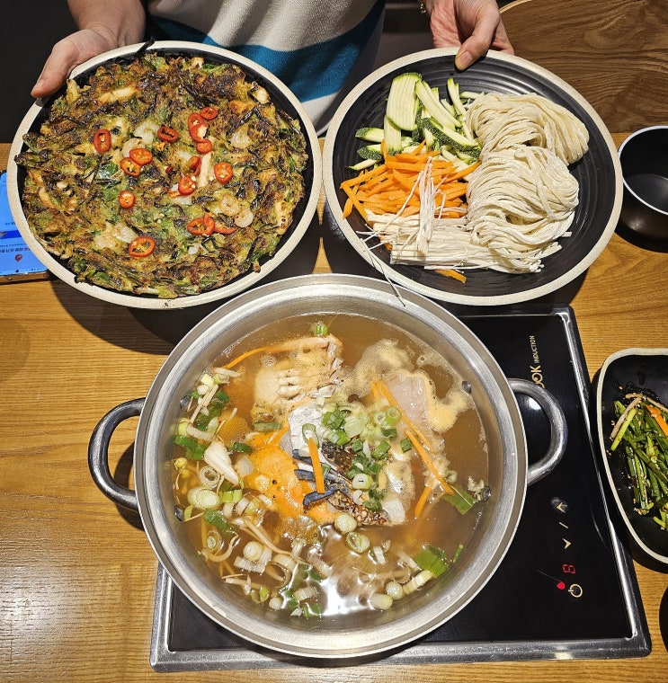  거제여행 첫 끼는 여기! 만선호해물칼국수에서 맛본 얼큰한 거제칼국수