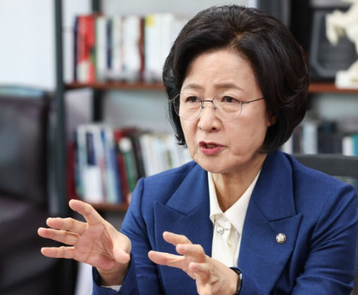  추미애 “윤미향, 광복절 특사로 명예 회복해야”