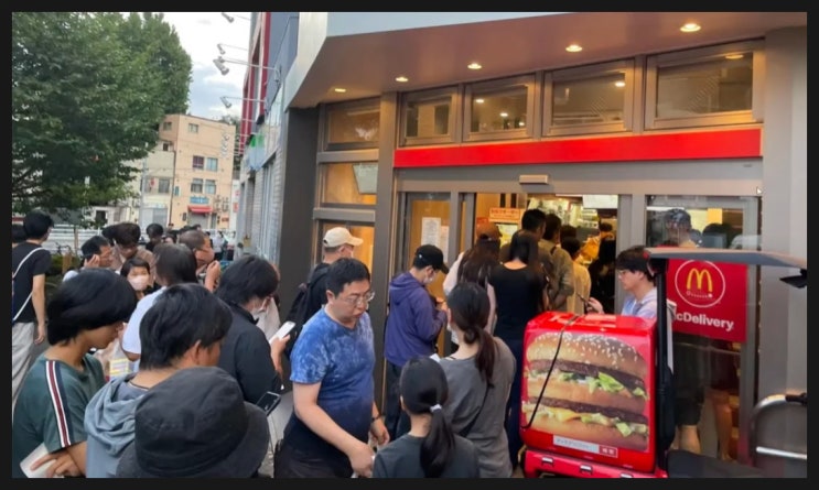 일본 <b>맥도날드</b> ‘<b>포켓몬카드</b>’ 증정 이벤트…햄버거 쓰레기 대란