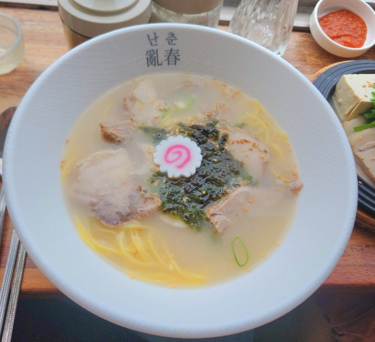  베지근한 국물과 넉넉한 고명, 협재 고기국수 맛집 '난춘식당'