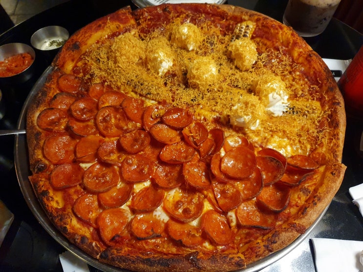  서울 송리단길 맛집 피자네버슬립스 토핑 가득