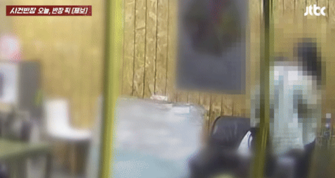  카페 앞 ‘유사 성행위’ CCTV 포착…공연음란죄 성립 가능성은?